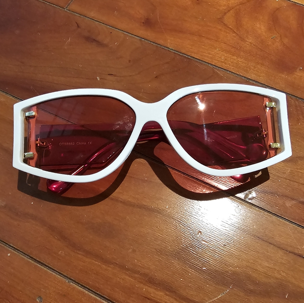 Retro looking sunglasses - Picture 3 of 9